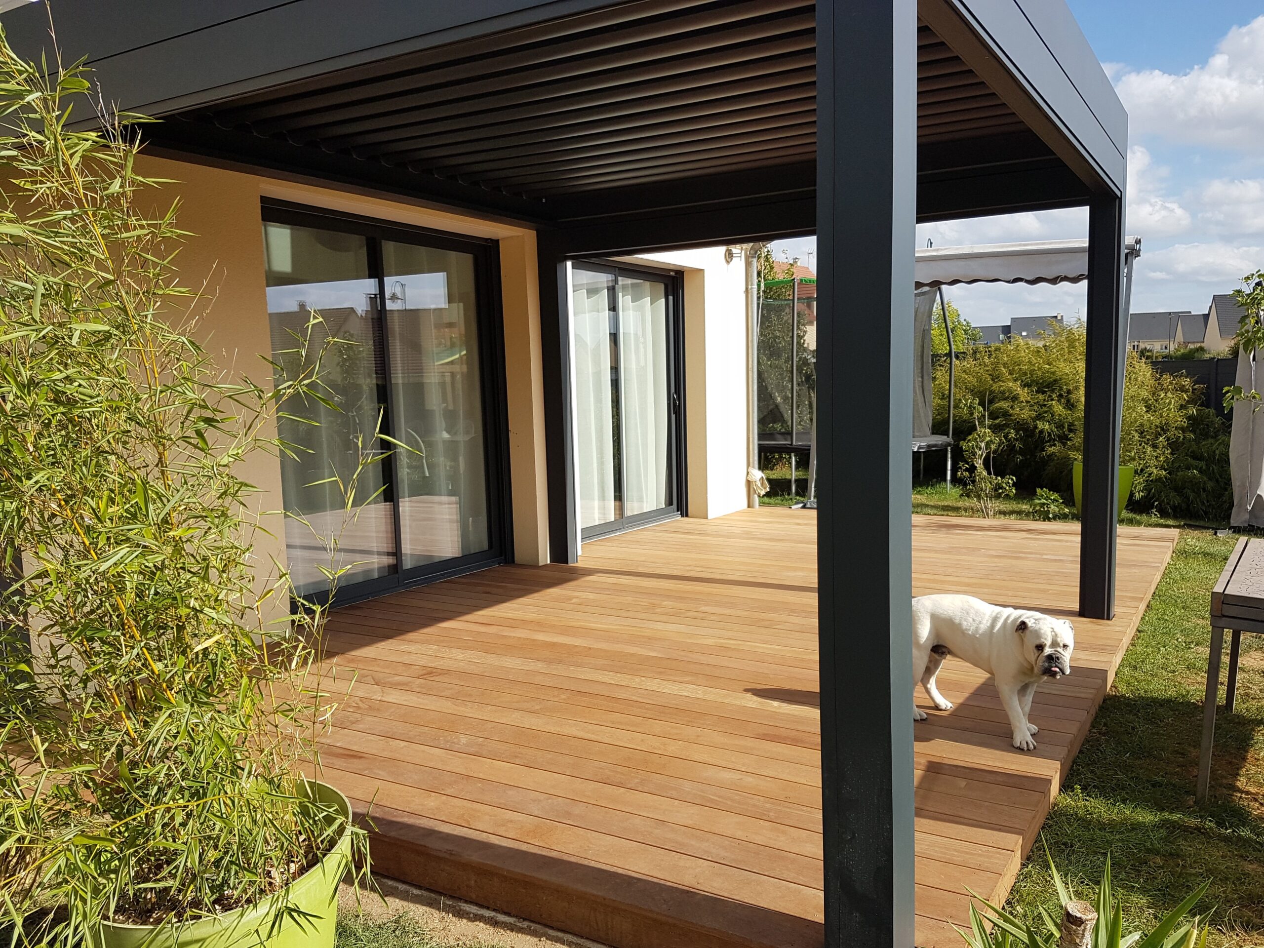 Terrasse bois exotique et pergolas bioclimatique Plekan Paysage